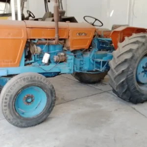 Tractor Fiat 700