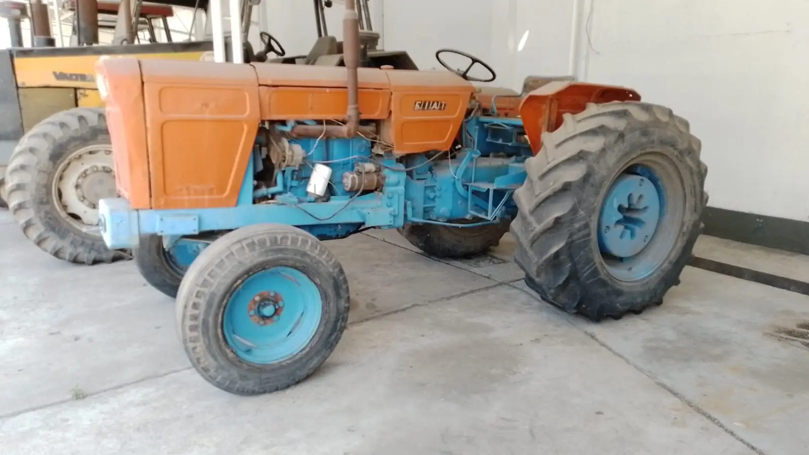Tractor Fiat 700