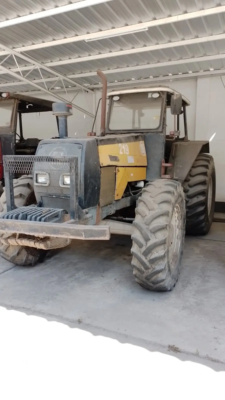 Tractor Valtra bh 180