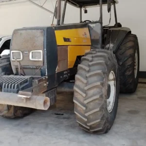 Tractor Valtra bh 180 rodado trasero 24.5 32 rodado delantero 18.4 26