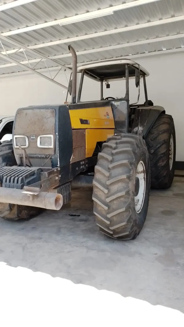 Tractor Valtra bh 180 rodado trasero 24.5 32 rodado delantero 18.4 26